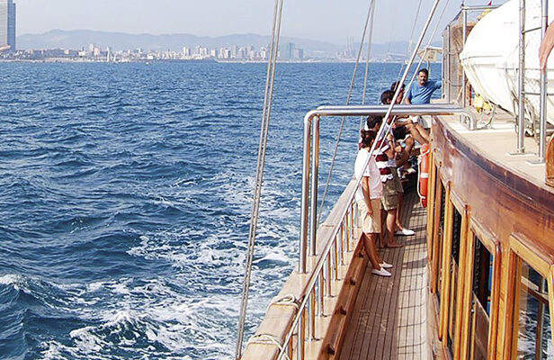 CRUCEROS EN GOLETA TURCA