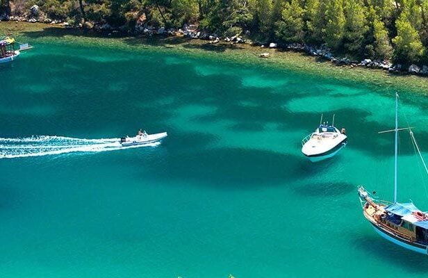 CRUCERO EN GOLETA POR LA COSTA TURQUESA