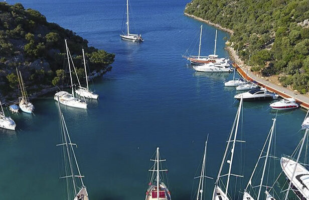 CRUCEROS EN GOLETA TURCA