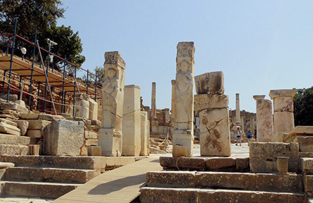 TOUR PRIVADO POR ÉFESO 2 TOUR PRIVADO POR ÉFESO